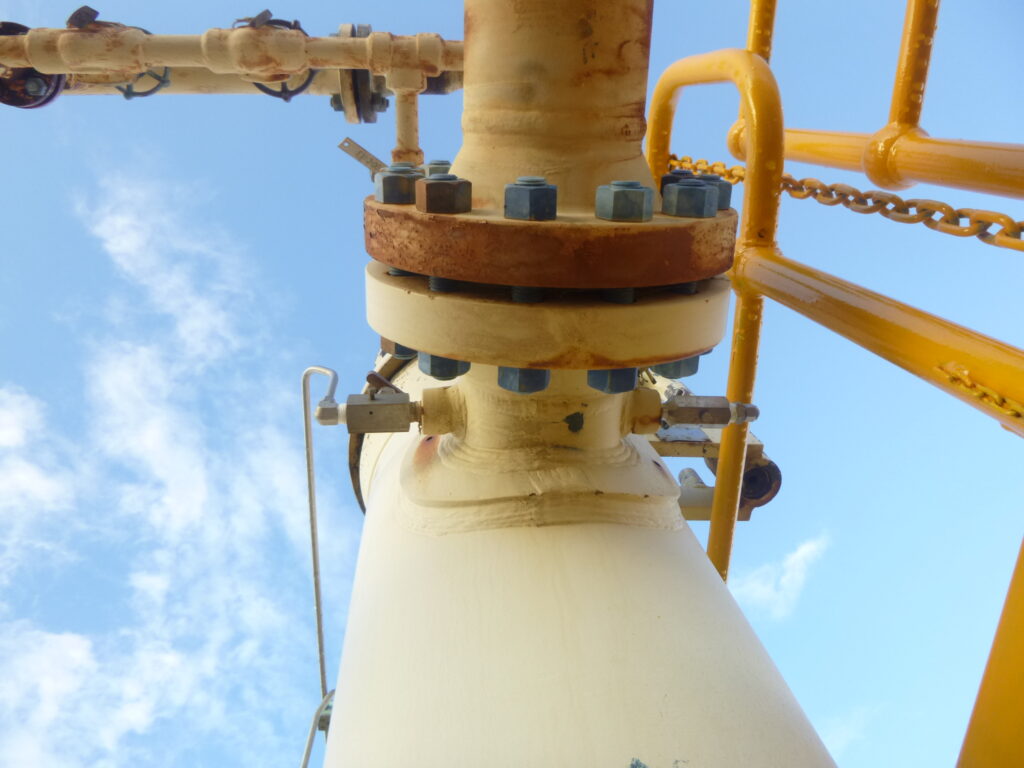 High pressure vessel nozzle connection view